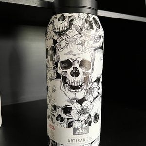 NWT Hydrapeak 32oz. Stainless Steel bottle w/Skulls & Flowers design